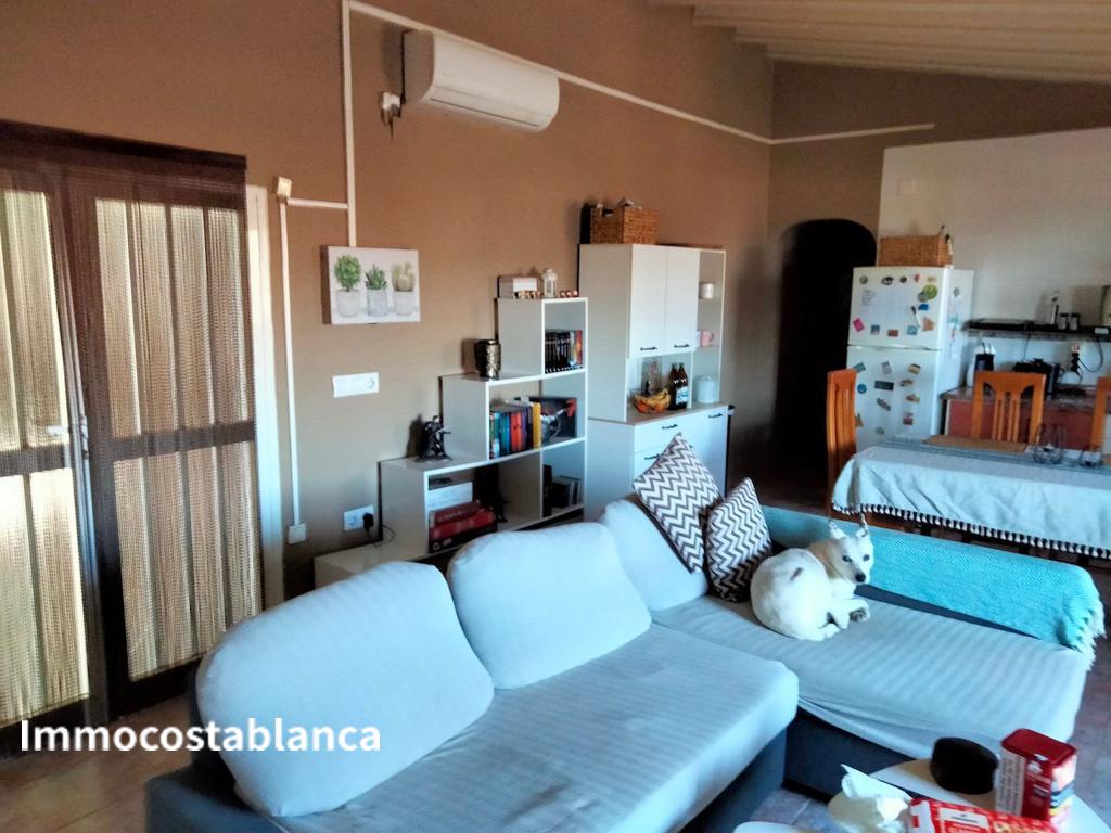 Дом в городе в Аликанте, 300 м², 268 000 €, фото 1, объявление 33997136