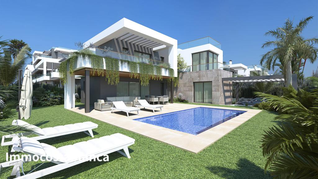 Вилла в Торревьехе, 239 м², 650 000 €, фото 1, объявление 10239536