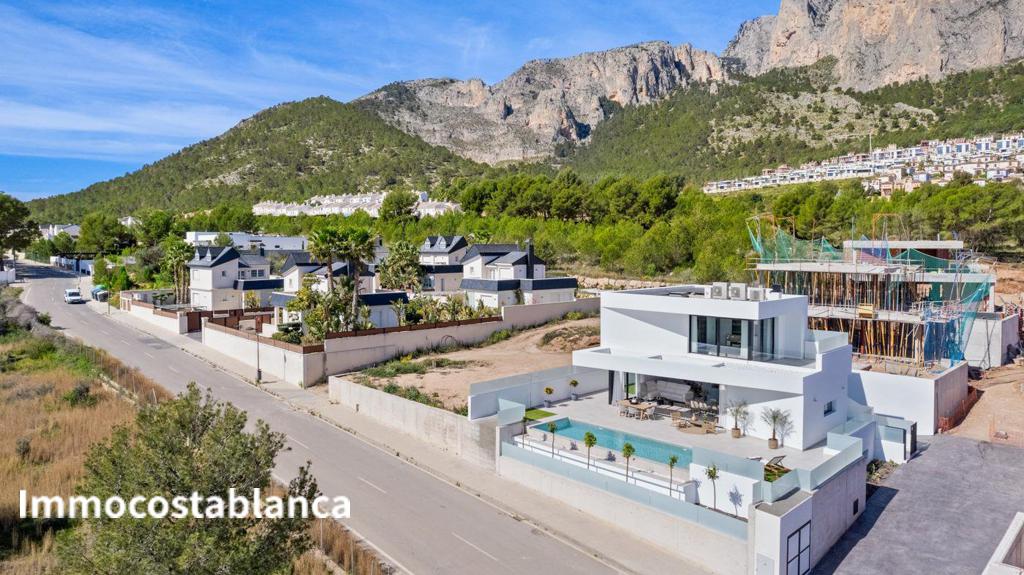 Вилла в Полопе, 306 м², 860 000 €, фото 1, объявление 17751536
