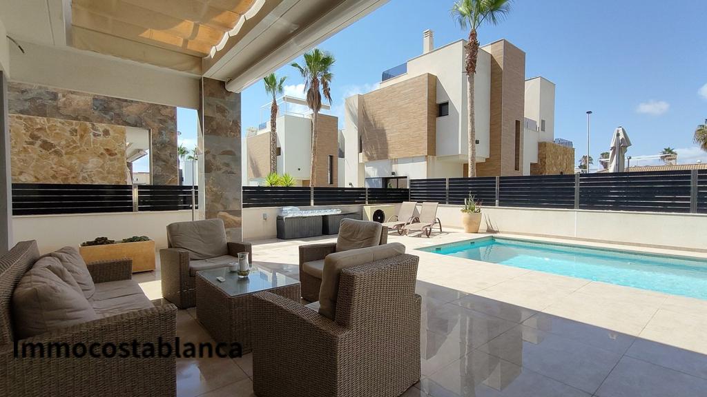 Вилла в Ла-Мата, 125 м², 695 000 €, фото 1, объявление 35969936