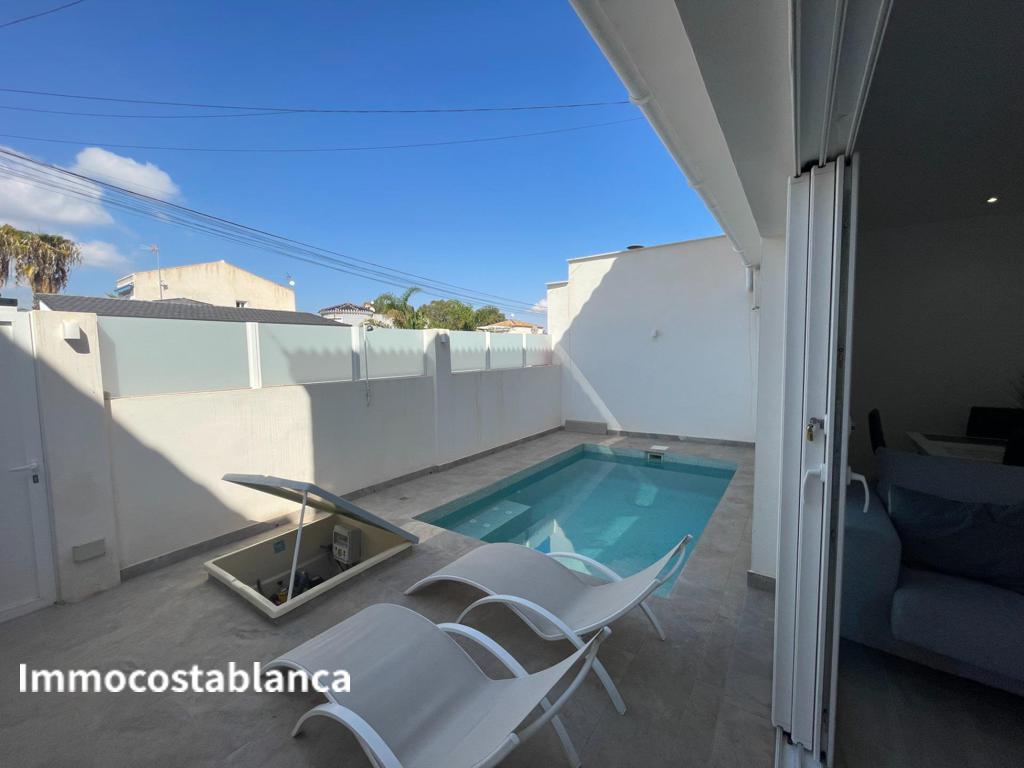 Коттедж в Ориуэла Коста, 73 м², 220 000 €, фото 1, объявление 24697216
