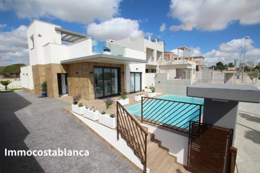 Вилла в Сан-Мигель-де-Салинасе, 92 м², 565 000 €, фото 1, объявление 4129448