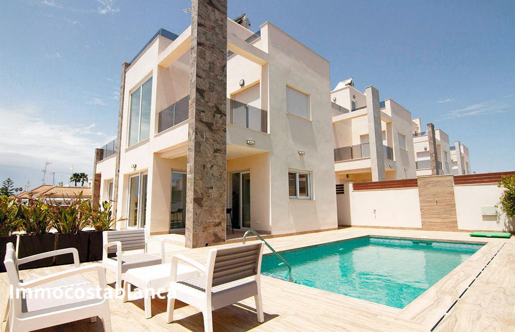 Вилла в Торревьехе, 238 м², 560 000 €, фото 1, объявление 1966328