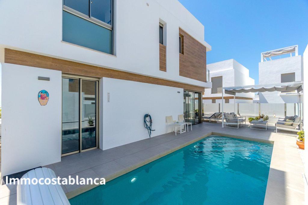 Вилла в Ориуэла Коста, 199 м², 429 000 €, фото 1, объявление 37450016