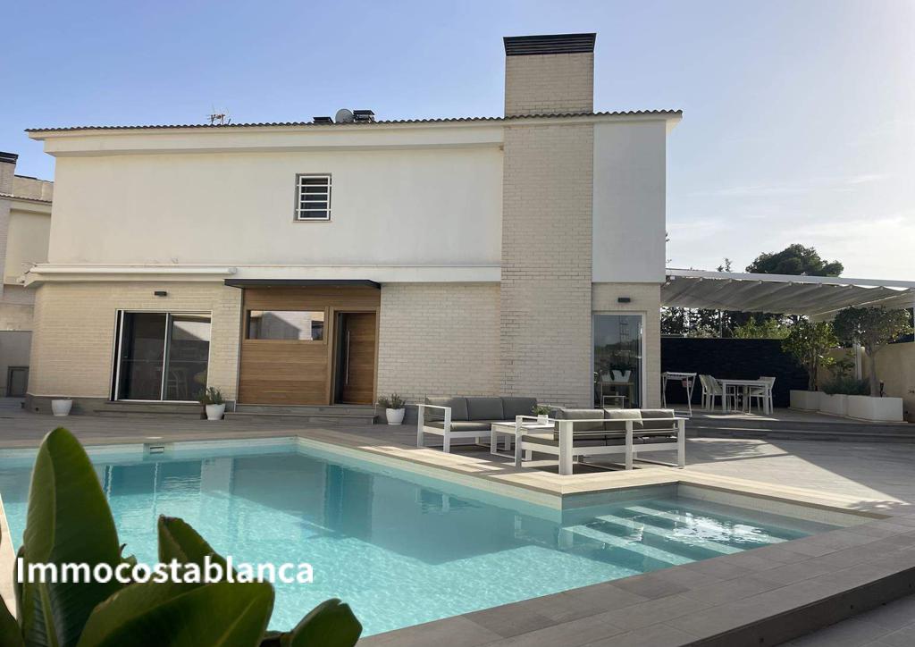 Вилла в Альфас-дель-Пи, 500 м², 585 000 €, фото 1, объявление 9583456