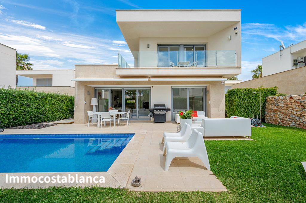 Вилла в Ориуэла Коста, 119 м², 479 000 €, фото 1, объявление 28617216