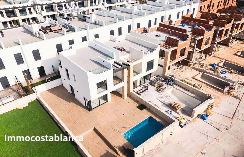 Вилла в Пунта-Прима, 121 м², 700 000 €, фото 2, объявление 65572336