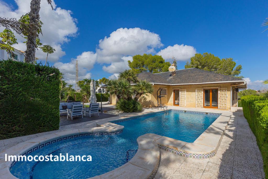 Вилла в Ориуэла Коста, 366 м², 670 000 €, фото 1, объявление 4697216