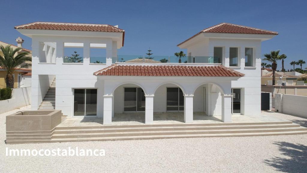 Вилла в Рохалесе, 622 м², 512 000 €, фото 1, объявление 20731616