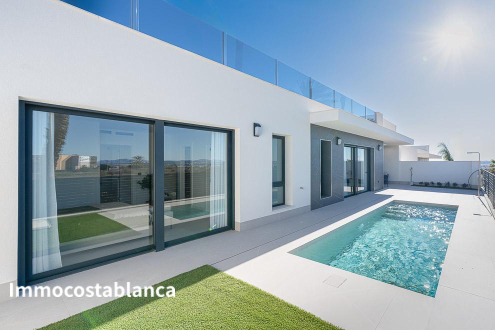 Вилла в Торревьехе, 141 м², 585 000 €, фото 1, объявление 54041936
