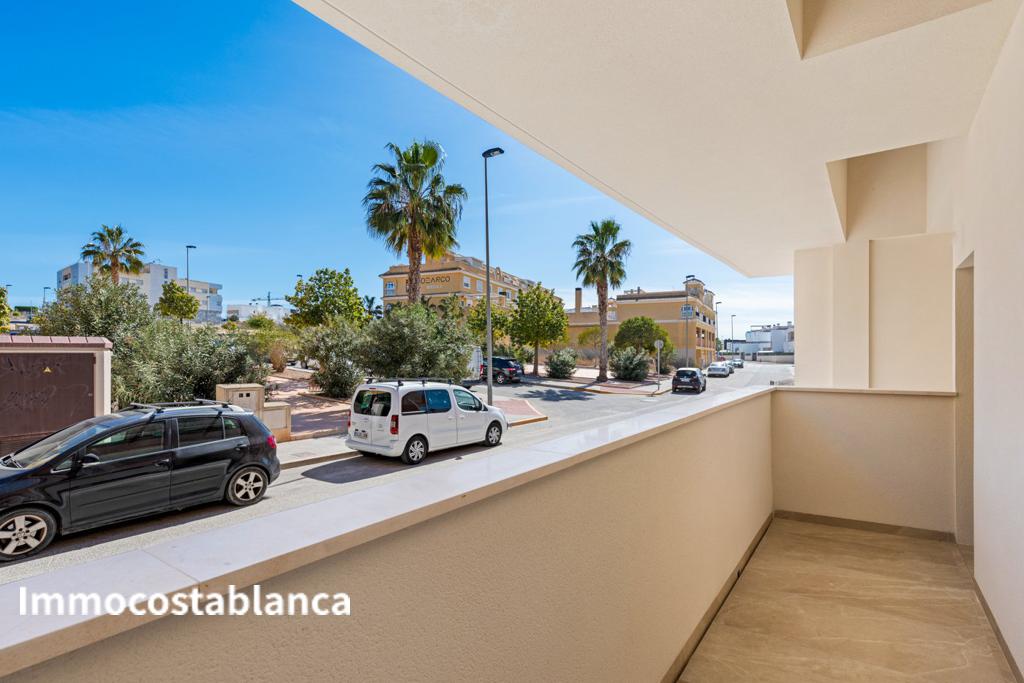 Квартира в Сьюдад-Кесада, 117 м², 330 000 €, фото 1, объявление 34615536