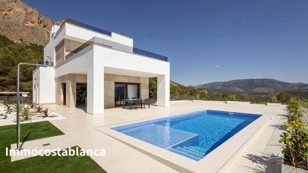 Вилла в Полопе, 129 м², 598 000 €, фото 1, объявление 68018816
