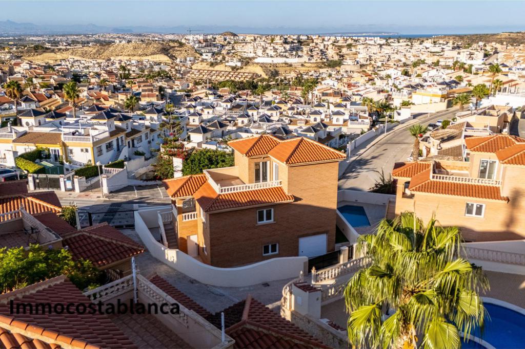 Вилла в Сьюдад-Кесада, 199 м², 499 000 €, фото 1, объявление 51087536