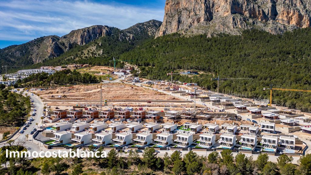 Вилла в Полопе, 259 м², 675 000 €, фото 1, объявление 45481216