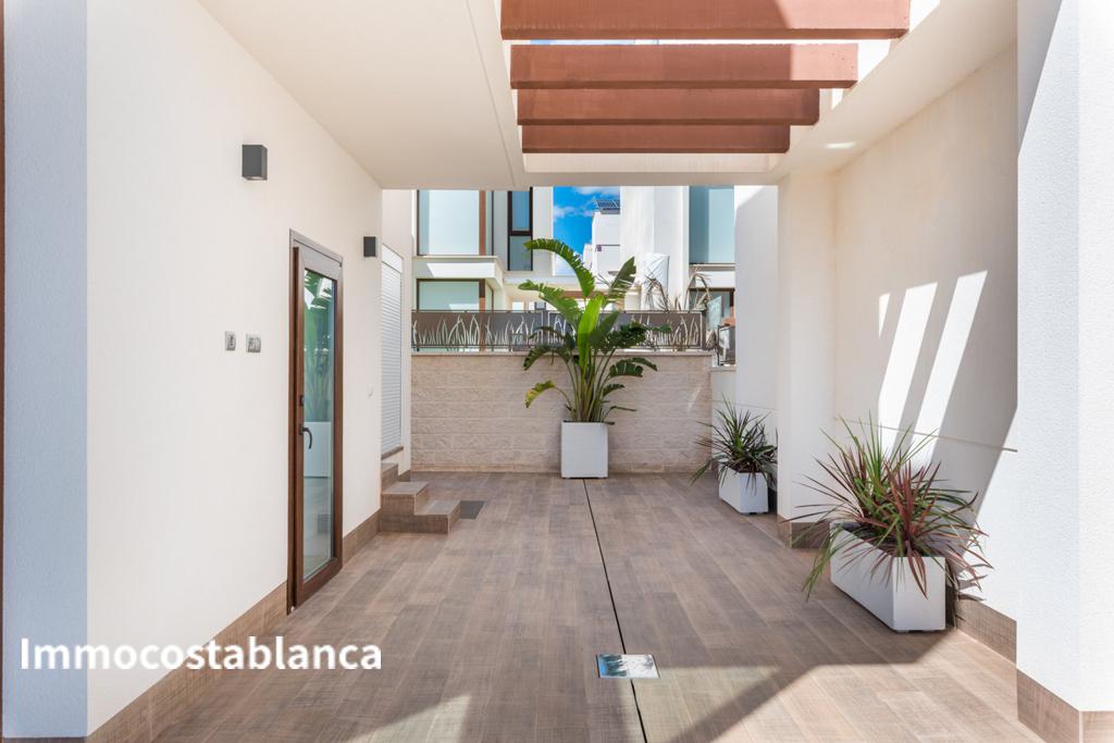 Вилла в Сьюдад-Кесада, 109 м², 579 000 €, фото 1, объявление 25567536