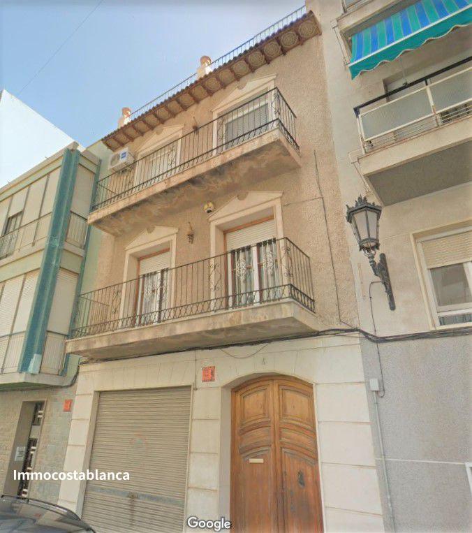 Дом в городе в Ориуэле, 675 м², 320 000 €, фото 1, объявление 1099928