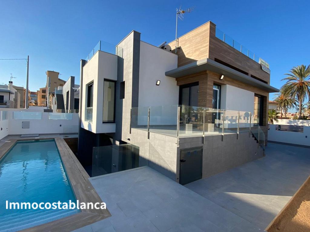 Вилла в Торревьехе, 310 м², 940 000 €, фото 2, объявление 52367536