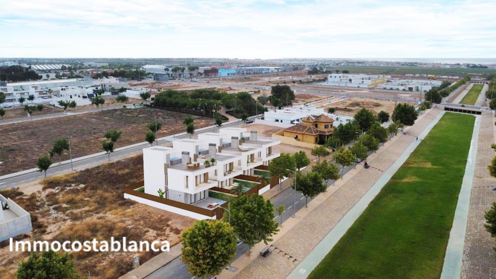 Вилла в Пилар-де-ла-Орададе, 213 м², 550 000 €, фото 1, объявление 58748416