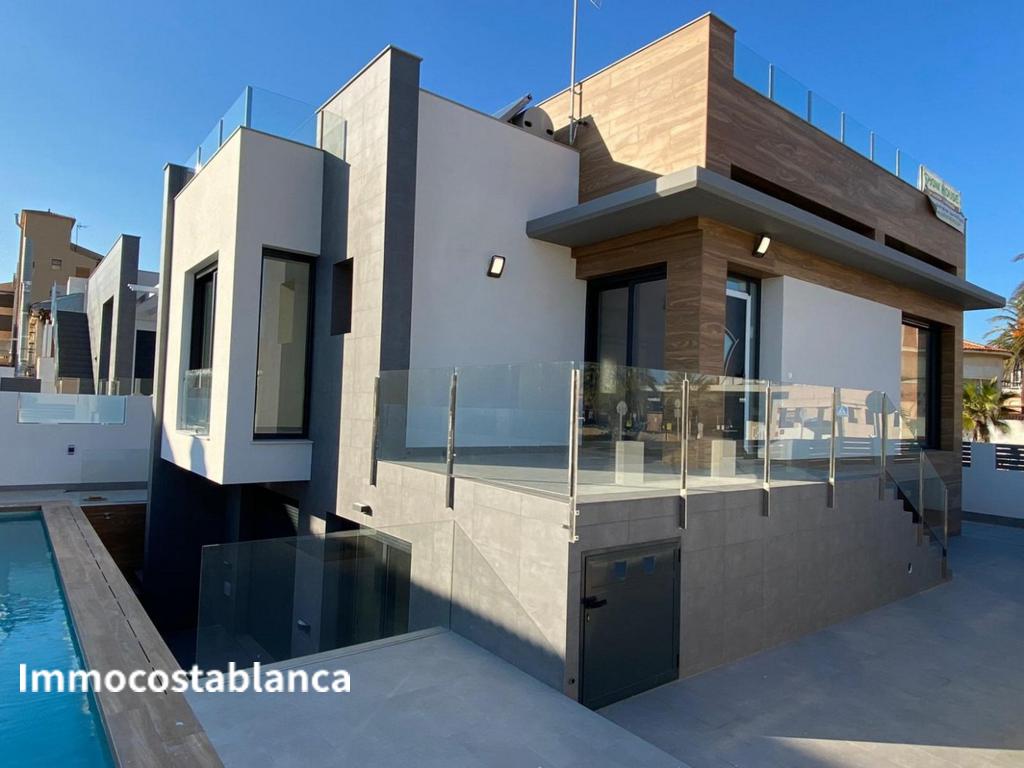Вилла в Торревьехе, 310 м², 940 000 €, фото 1, объявление 52367536