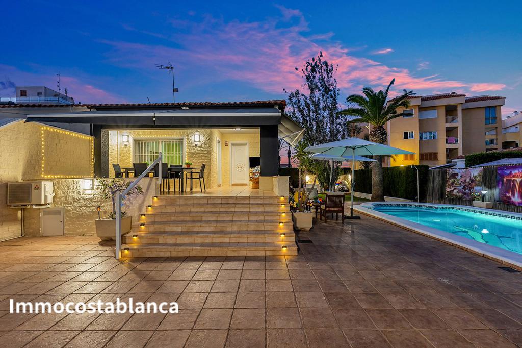 Вилла в Торревьехе, 141 м², 656 000 €, фото 1, объявление 59159536